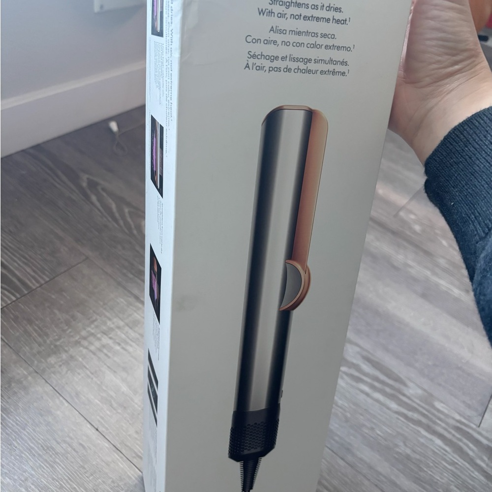 brand new Dyson airstrait